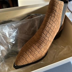 Marc fisher chelsea boots, size 7